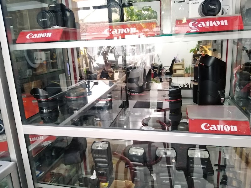 Bersihkan Sepatu, Segarkan Harimu di Cilacap